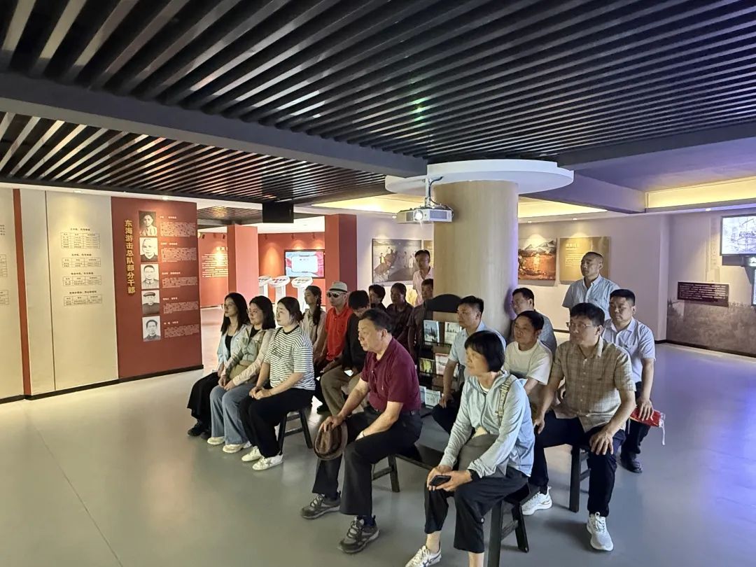 参观照1 (2).jpg