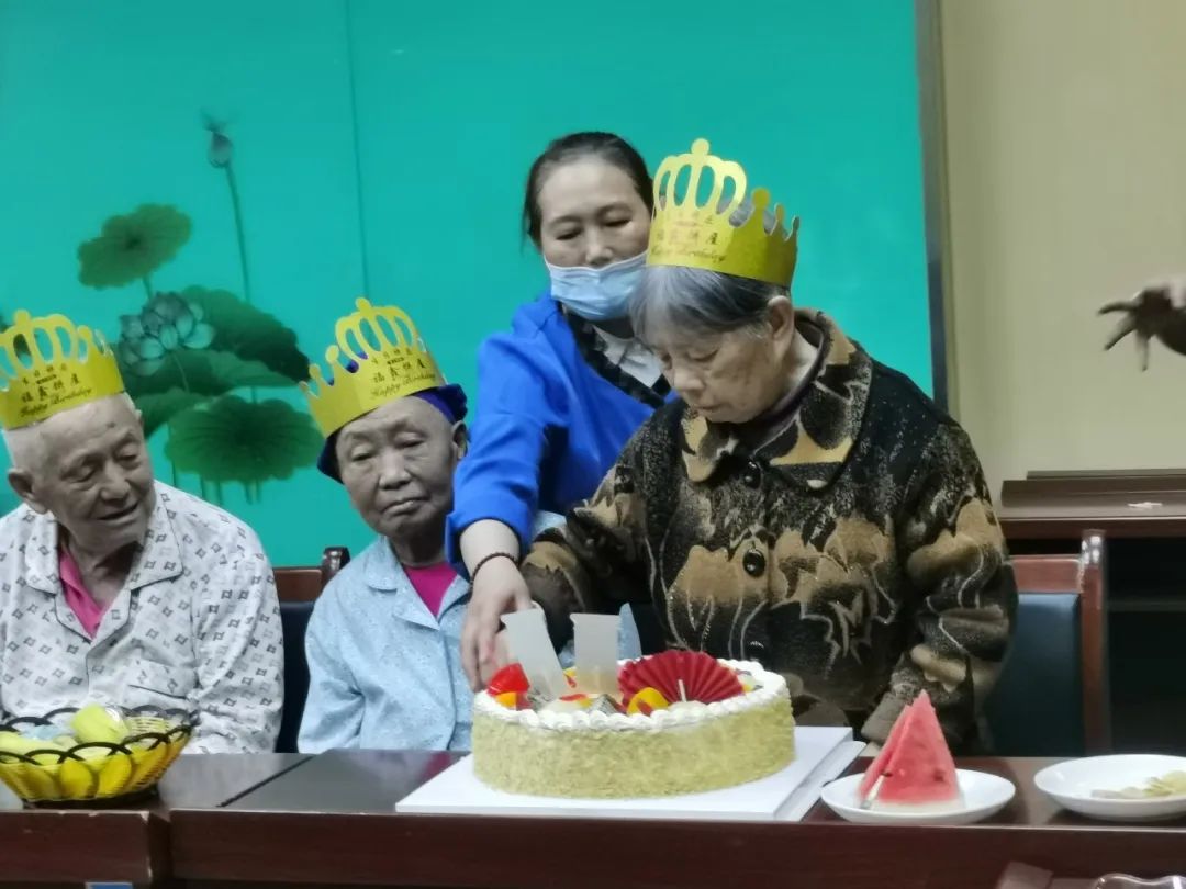 汇川洪天|2024年上半年长者集体生日会 - 洪天养老